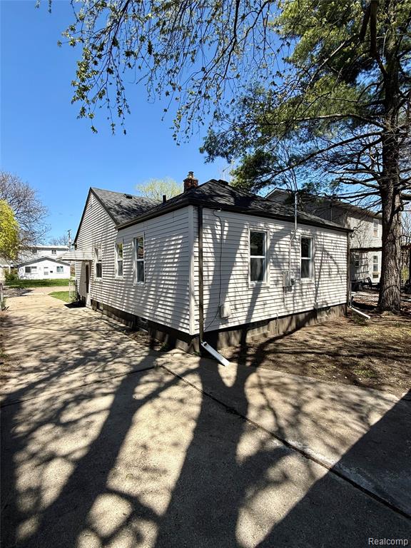 828 E Elza Avenue, Hazel Park, MI 48030 — Photo 3