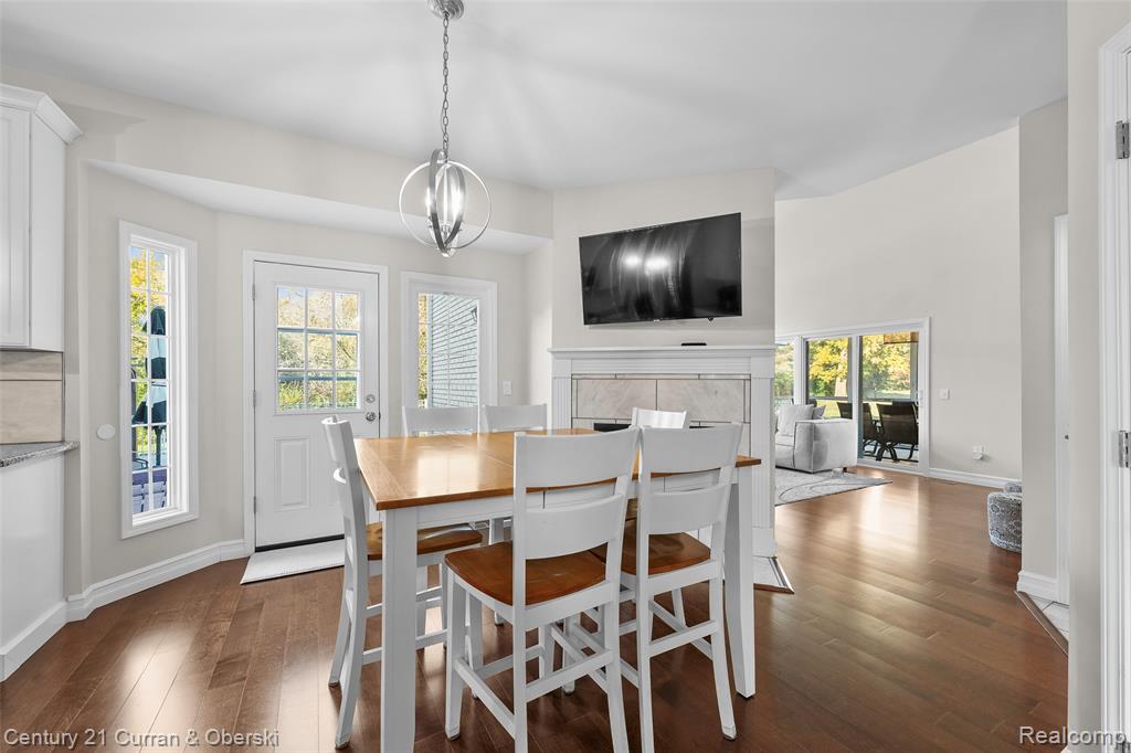 48279 Chesterfield Drive S, Dearborn, MI 48187 — Photo 12