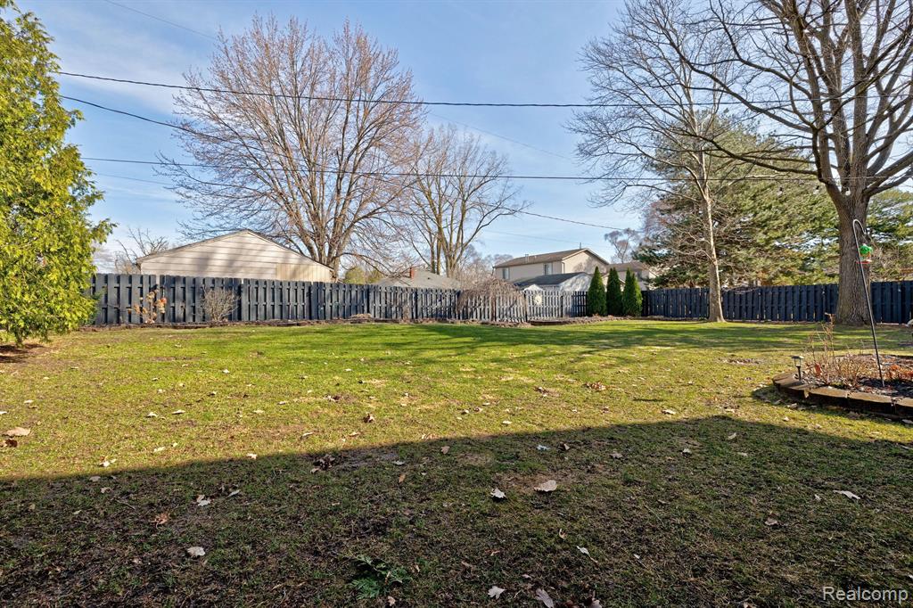 4704 CRUTCHFIELD Drive, Saginaw, MI 48638 — Photo 64