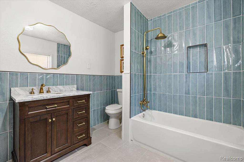 3869 Burns Street, Detroit, MI 48214 — Photo 2