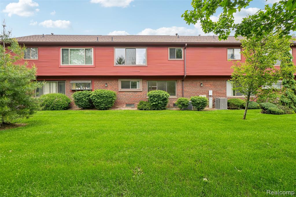 42136 Lochmoor Street, Clinton Twp, MI 48038 — Photo 25