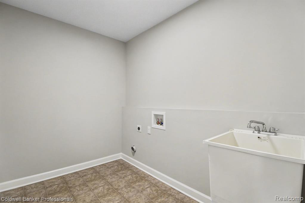 4817 W Stonegate Circle, Lake Orion, MI — Photo 32
