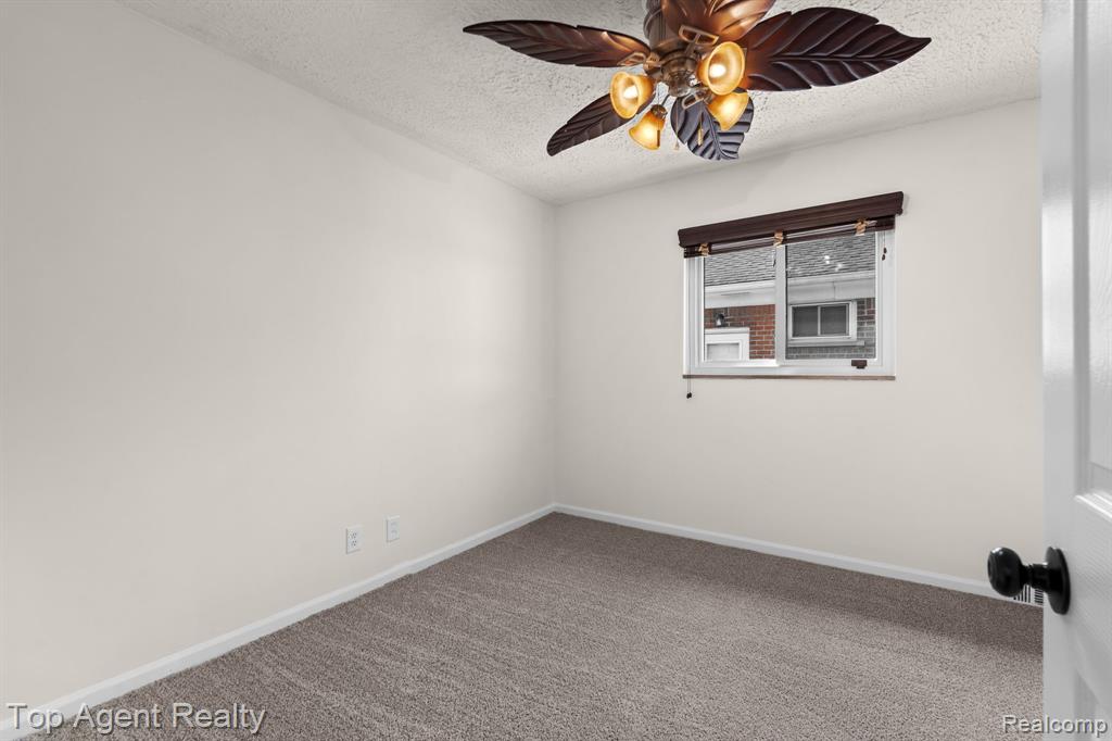 18027 Curtain Avenue, Eastpointe, MI 48021 — Photo 14
