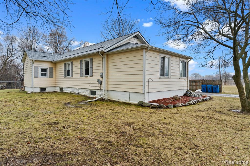 7250 Frances Road, Flushing, MI 48433 — Photo 5