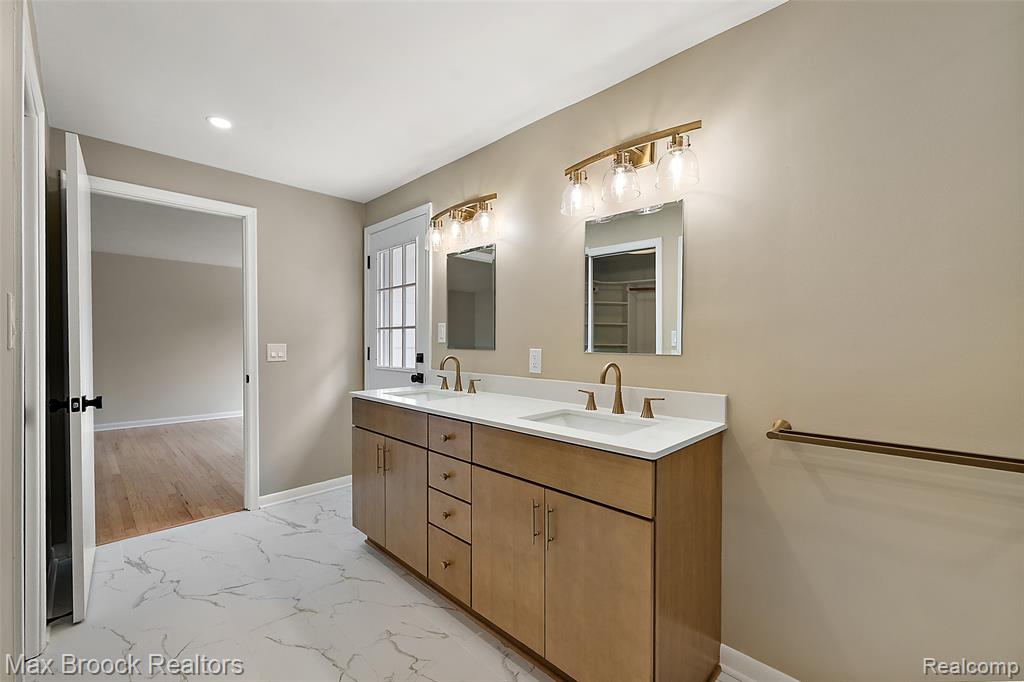 4525 Valleyview Drive, West Bloomfield, MI 48323 — Photo 15