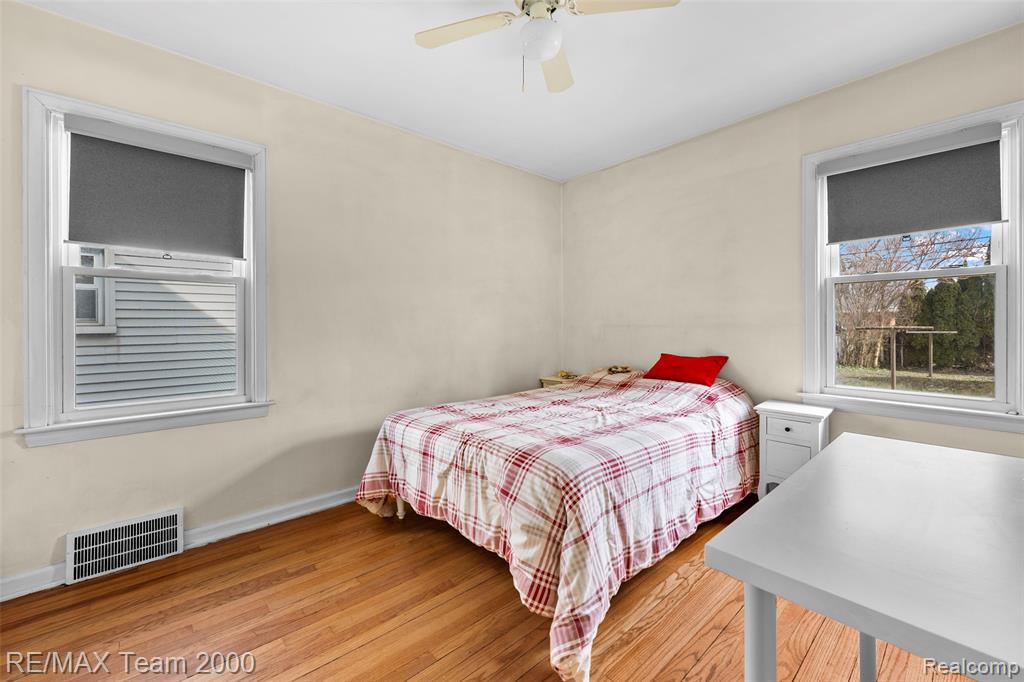 7555 Mayfair Street, Taylor, MI 48180 — Photo 15