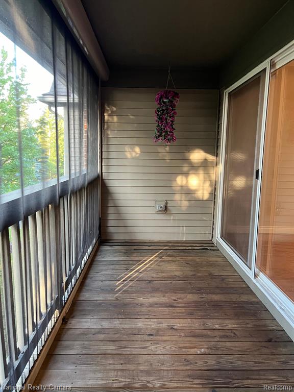 28071 CARLTON WAY Drive, Novi, MI 48377 — Photo 7