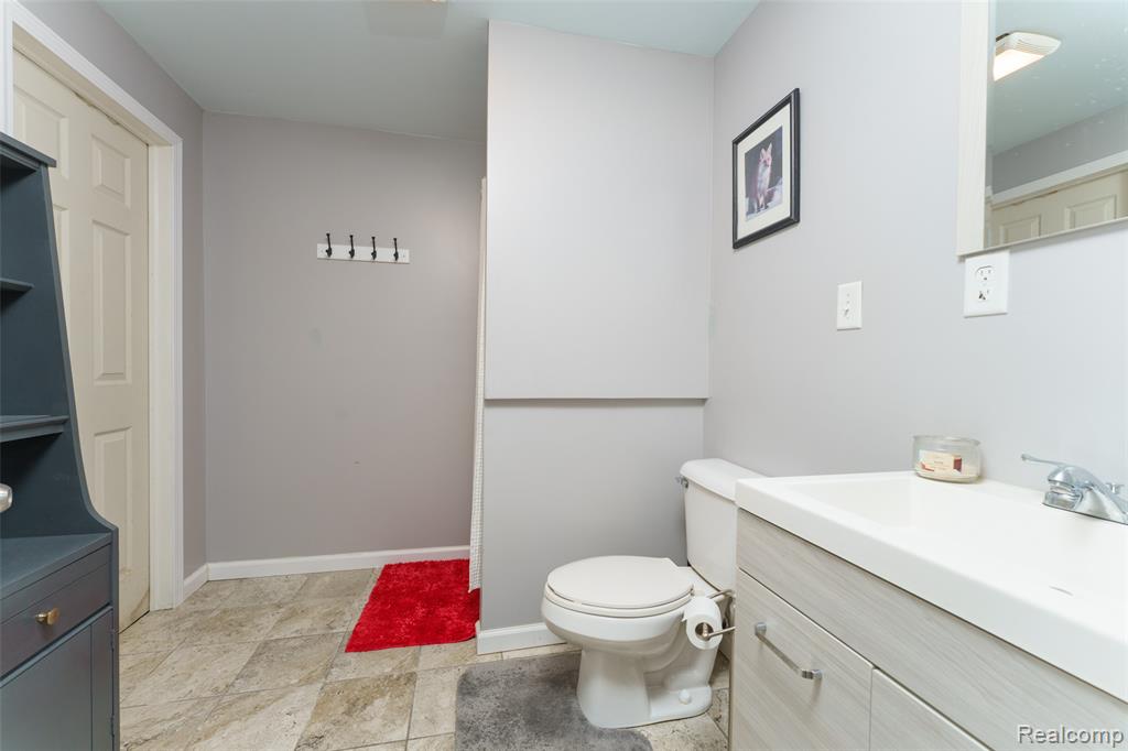 7047 Bennington Greens Drive, Owosso, MI 48867 — Photo 23