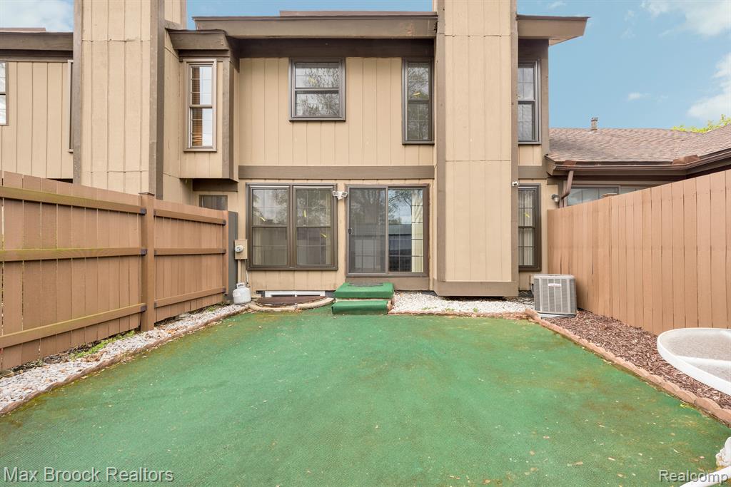 25260 GREENBROOKE #14 Drive, Southfield, MI 48033 — Photo 36