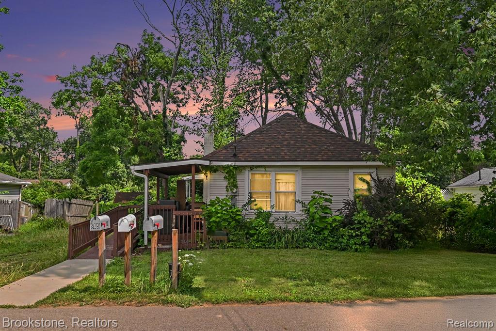 808 Emmett Avenue, Jackson, MI 49203