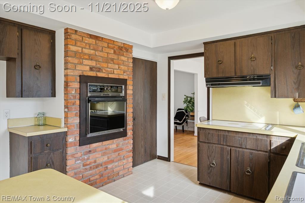 5593 Woodwind Drive, Bloomfield Hills, MI 48301 — Photo 34