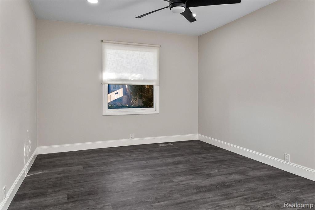 6865 FREDMOOR Drive, Troy, MI 48098 — Photo 27