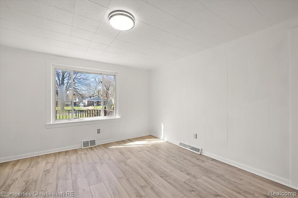 228 W Columbia Avenue, Pontiac, MI 48340 — Photo 9