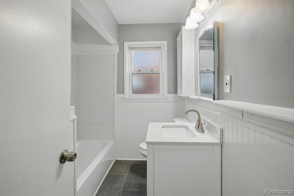 882 STEWART Avenue, Lincoln Park, MI 48146 — Photo 11