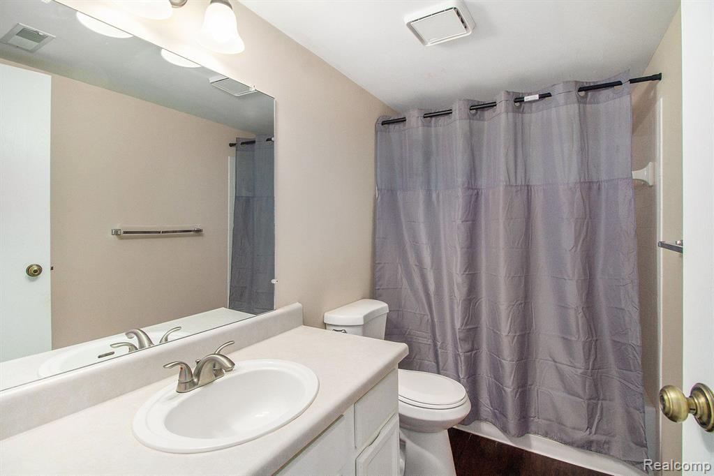 61216 GREENWOOD Drive, South Lyon, MI 48178 — Photo 17