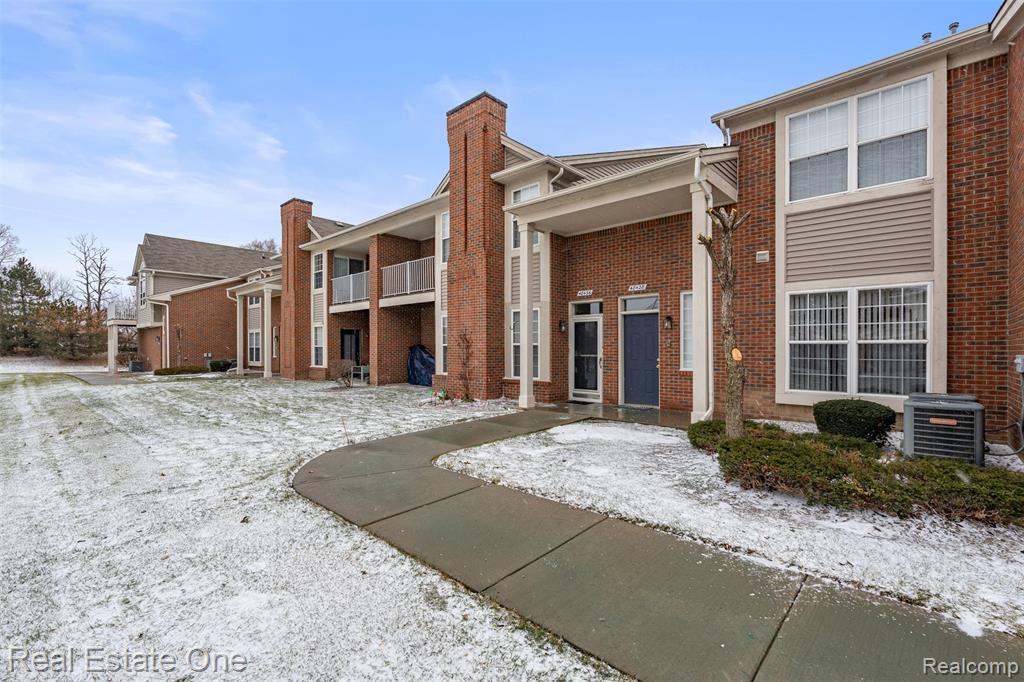 48436 Maplehurst Drive, Shelby Twp, MI 48317 — Photo 2