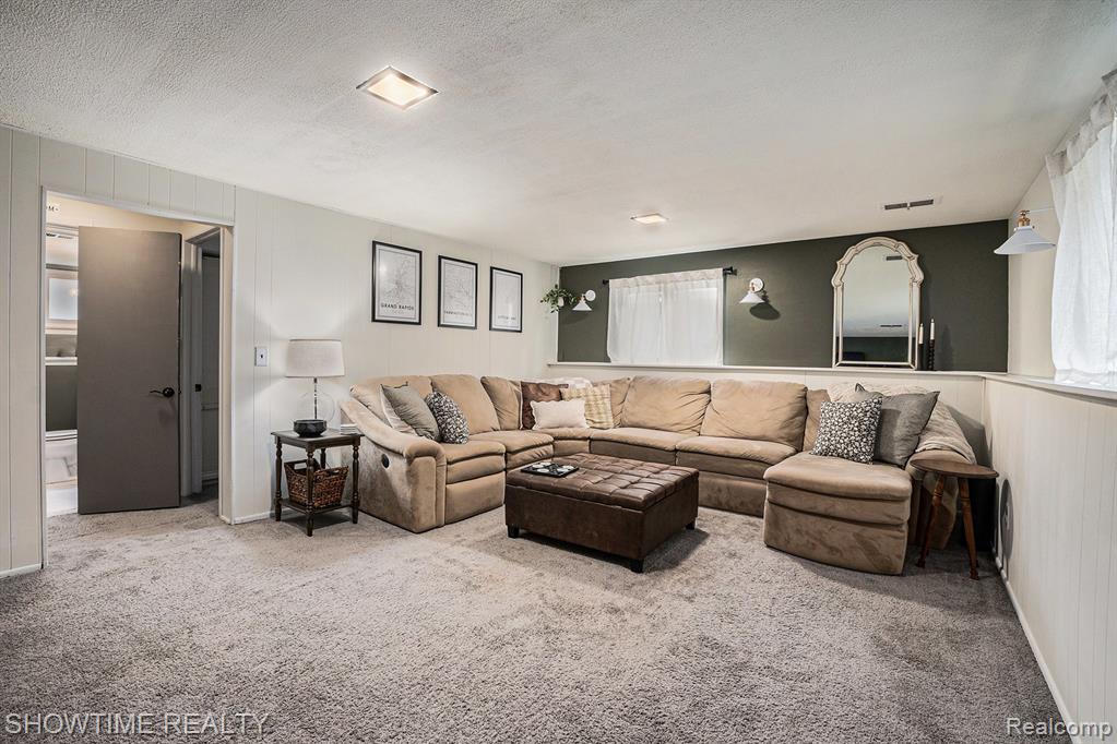 633 Ellen Avenue, Royal Oak, MI 48073 — Photo 19