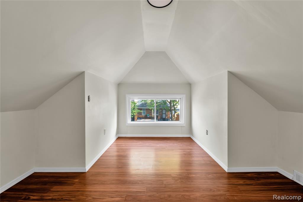 5045 Sobieski Street, Detroit, MI 48212 — Photo 17