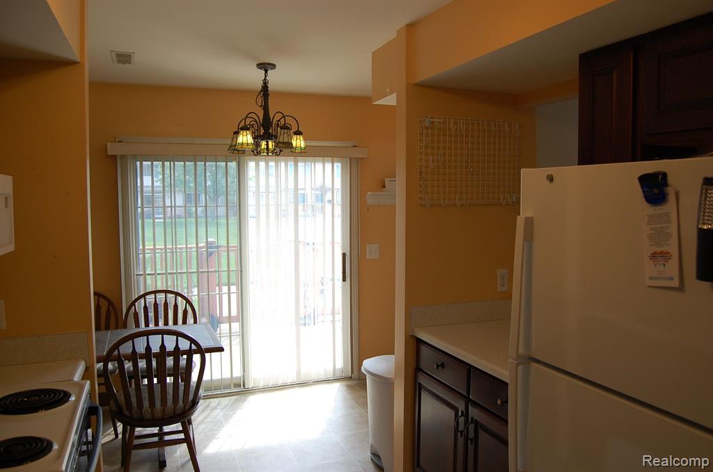 16529 TERRACE VILLAGE Drive, Taylor, MI 48180 — Photo 8