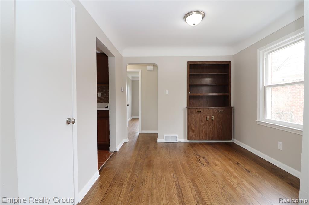 5743 N Highland Street, Dearborn Heights, MI 48127 — Photo 9