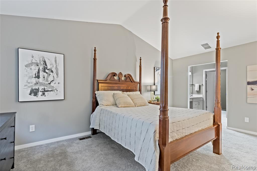 549 Winwood Court, Walled Lake, MI 48390 — Photo 25