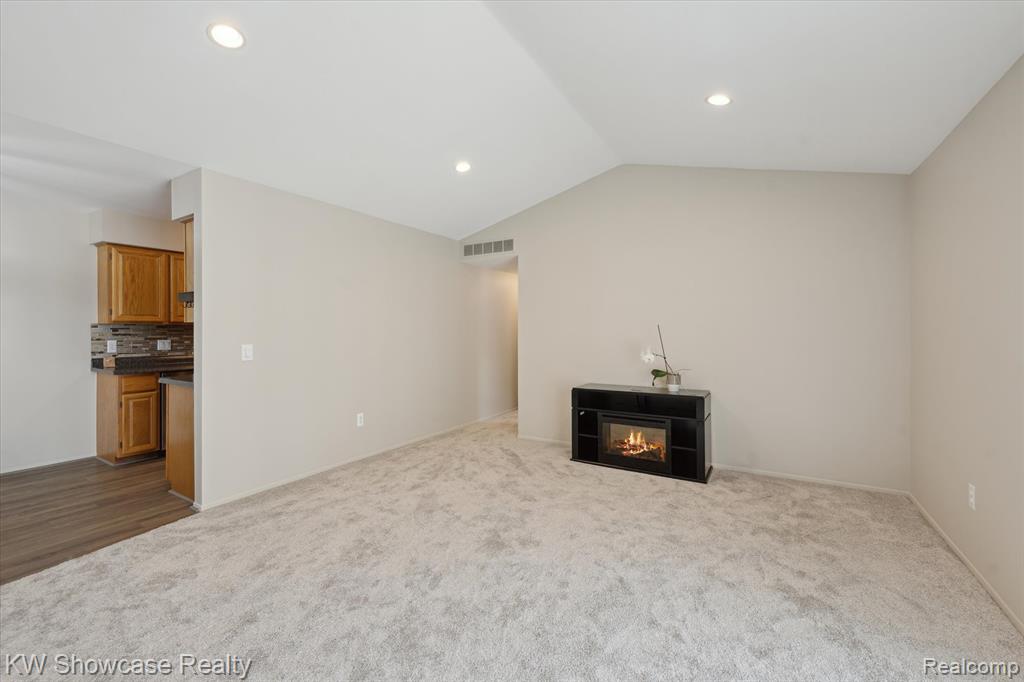7783 Lake Ridge Drive, Waterford, MI 48327 — Photo 7