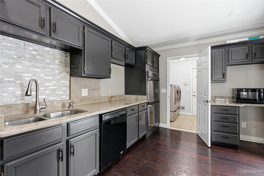 7154 Westchester, West Bloomfield, MI — Photo 12