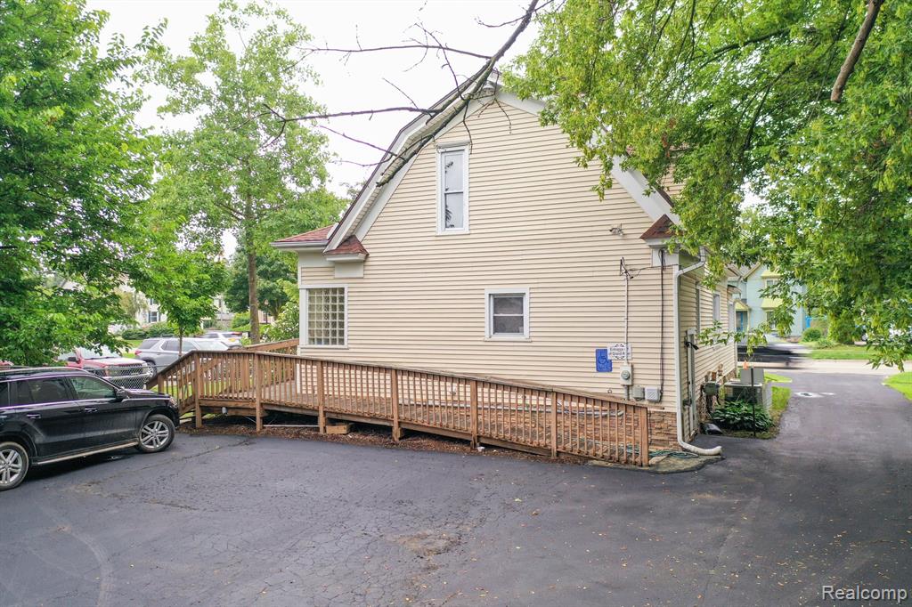 515 E GRAND RIVER Avenue, Howell, MI 48843 — Photo 17