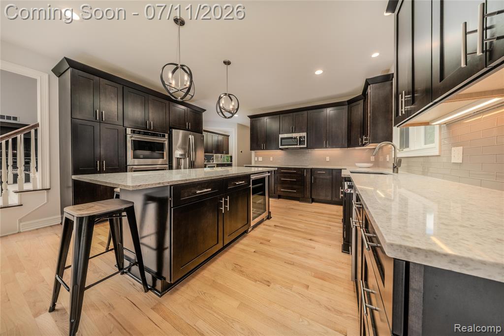 819 Majestic Drive, Rochester Hills, MI 48306 — Photo 9