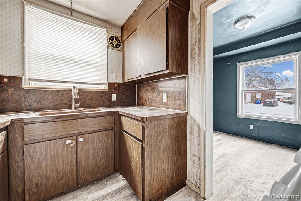 11960 Rossiter Street, Detroit, MI 48224 — Photo 10