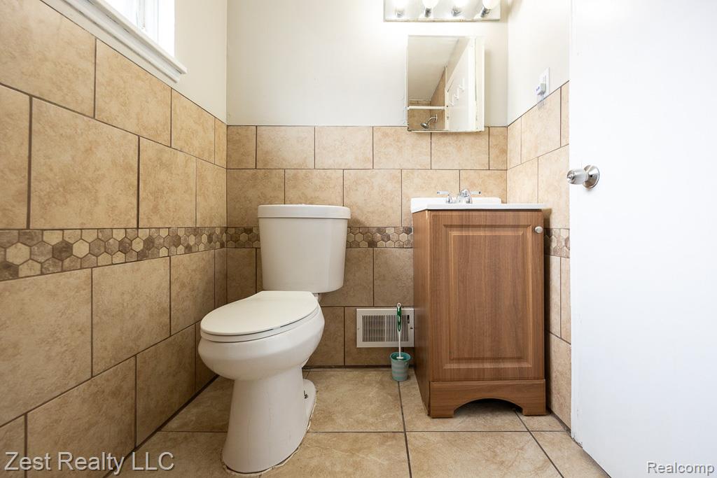 7601 Curtis Street, Detroit, MI 48221 — Photo 18