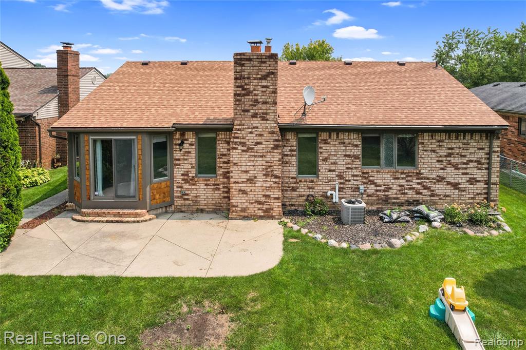 46837 Breckenridge Drive, Macomb, MI 48044 — Photo 29