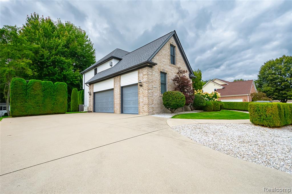 5429 Shorewood Drive, Fort Gratiot, MI 48059 — Photo 2