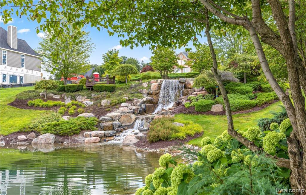 10744 WATERFALL Court, 19, South Lyon, MI 48178 — Photo 44