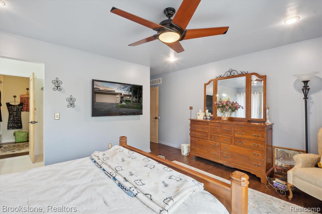 5195 Richard Run, West Bloomfield, MI — Photo 24