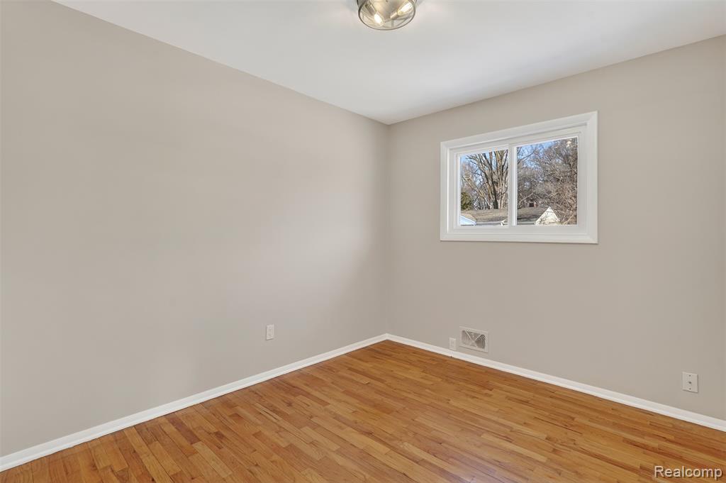 735 Elmwood Drive, Fenton, MI 48430 — Photo 17