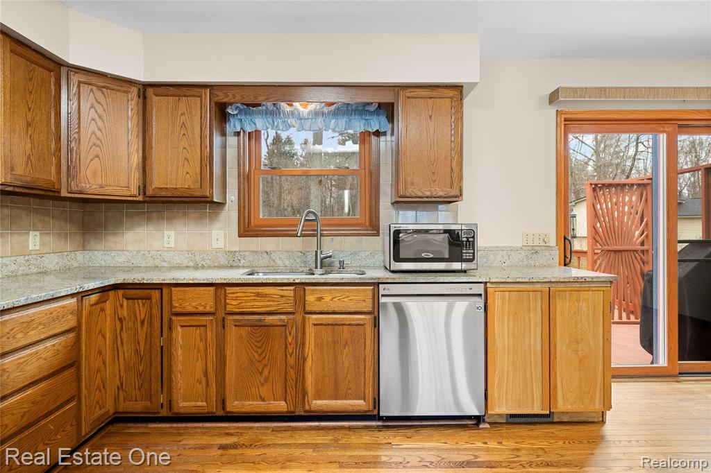 4921 Crestview Drive, Clarkston, MI 48348 — Photo 19