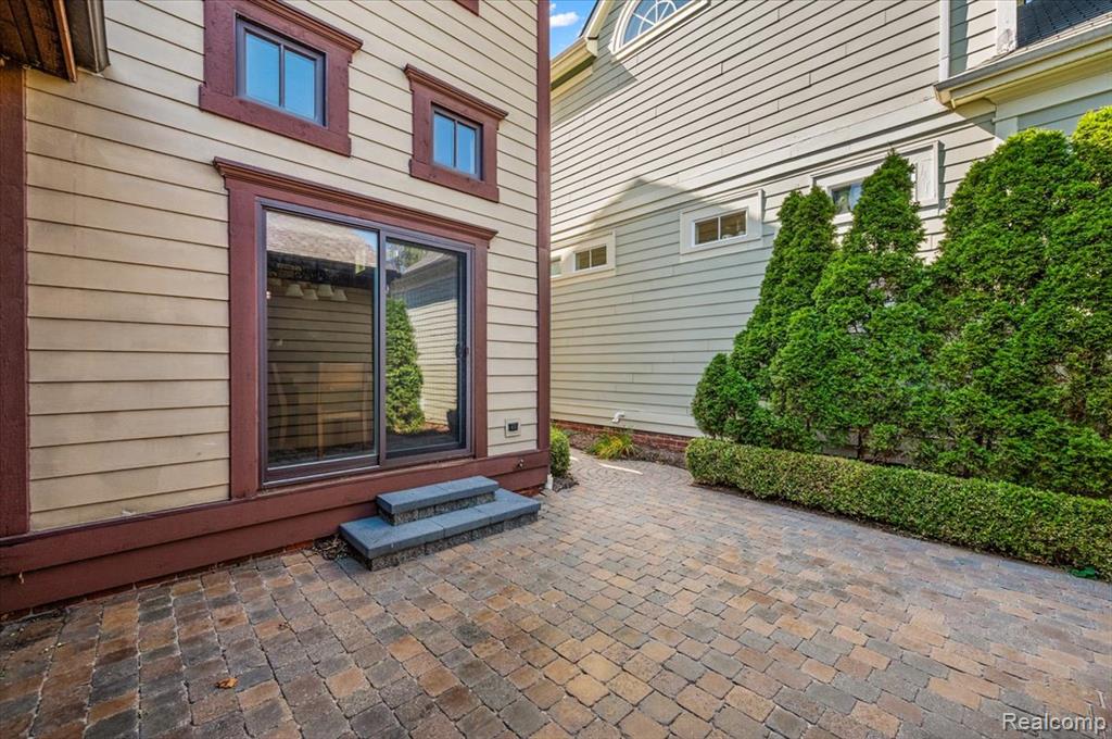 3875 Andover Avenue, Auburn Hills, MI 48326 — Photo 11
