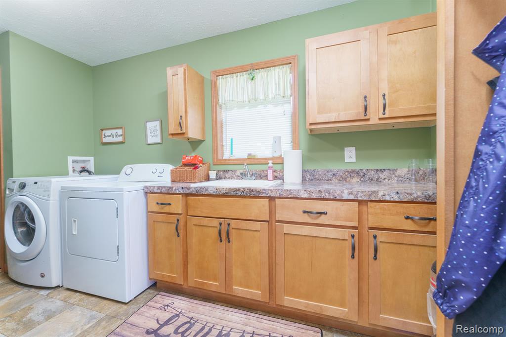 102 MELLADEE Lane, Morrice, MI 48857 — Photo 19