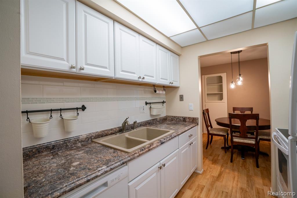 1750 MONTICELLO Street, 6, Trenton, MI 48183 — Photo 14