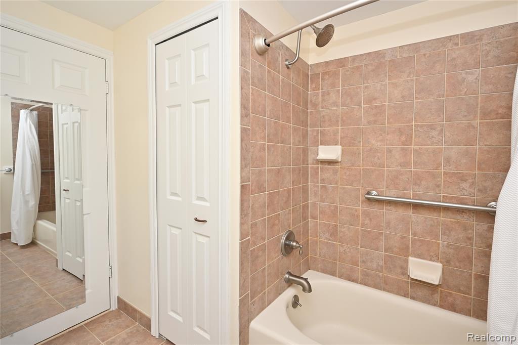 1562 Brentwood Drive, Troy, MI 48098 — Photo 20