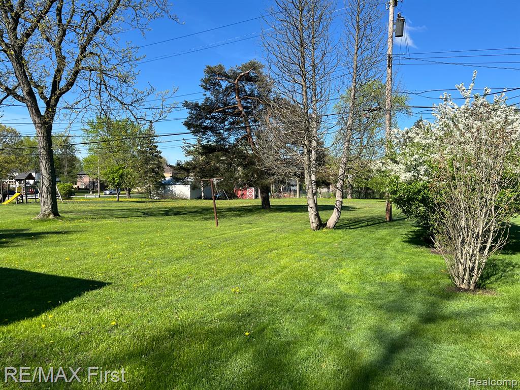 5721 WRIGHT Drive, Troy, MI 48098 — Photo 2