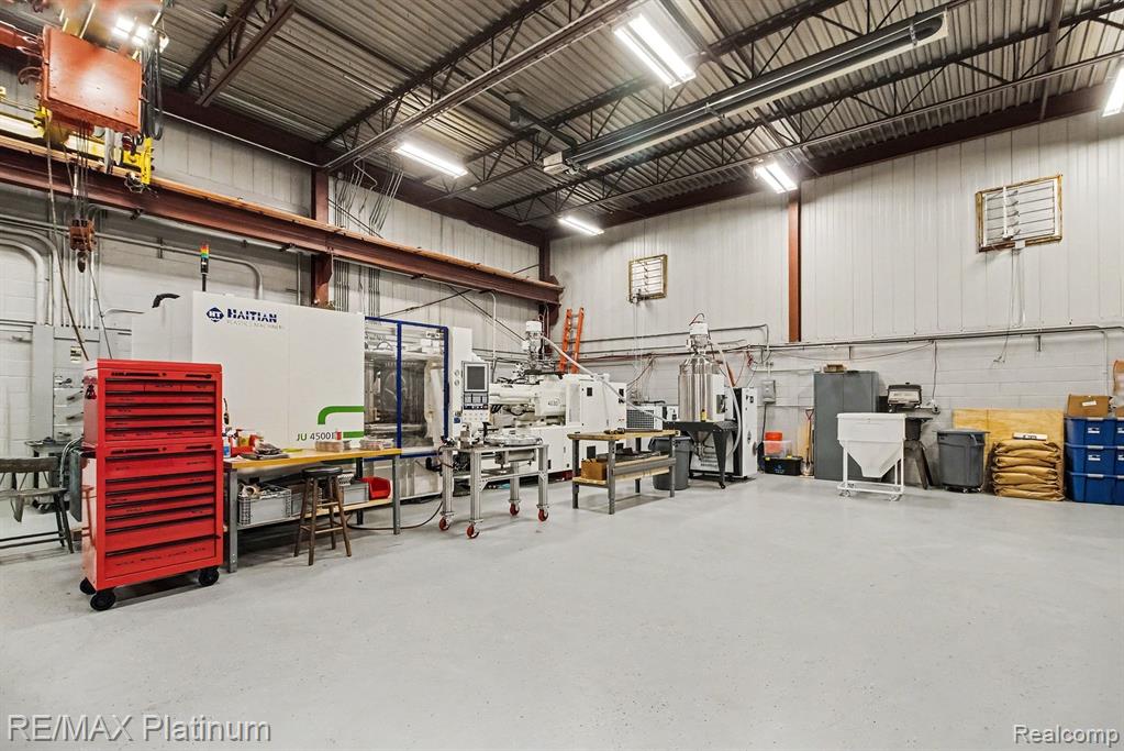 1200 HOLDEN AVENUE, Milford, MI, 48381