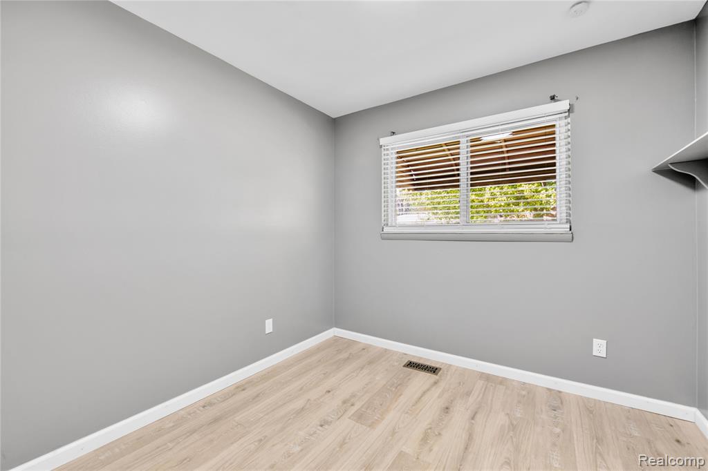7278 Superior, Center Line, MI 48015 — Photo 12