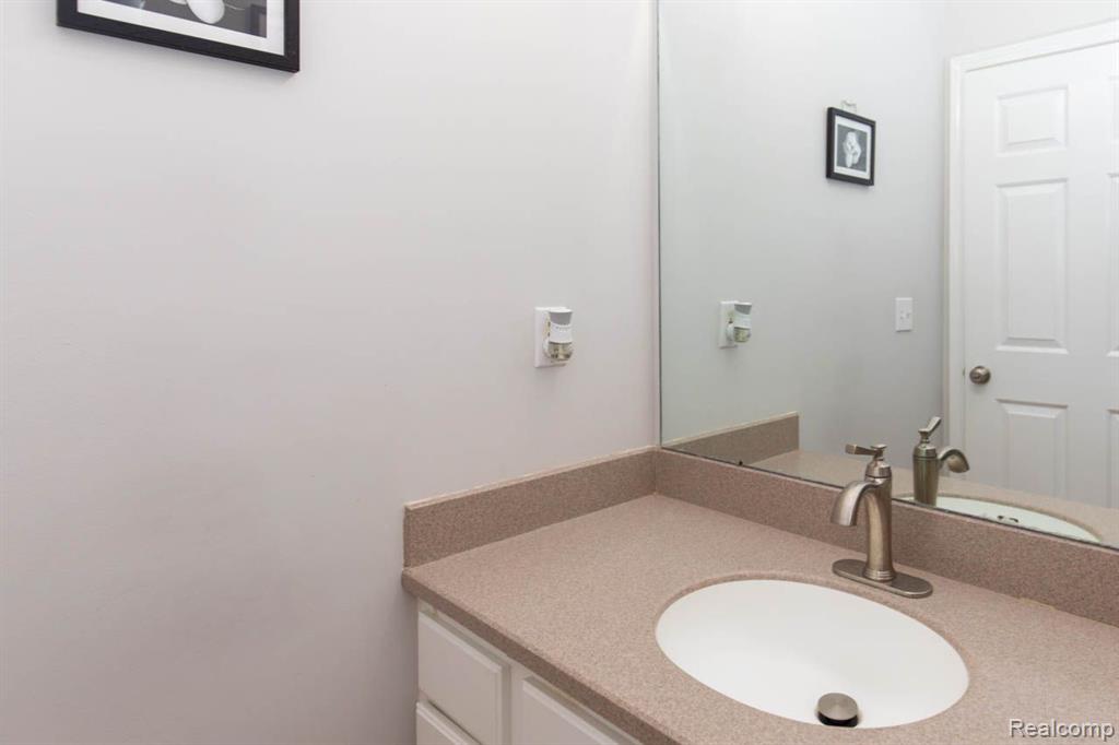 581 CHERRY ORCHARD Road, Canton, MI 48188 — Photo 20