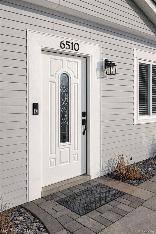 6510 Saline Drive, Waterford, MI 48329 — Photo 2