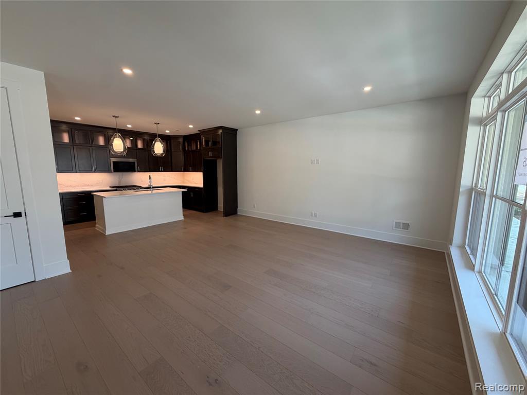 405 S Center Street - Photo 4