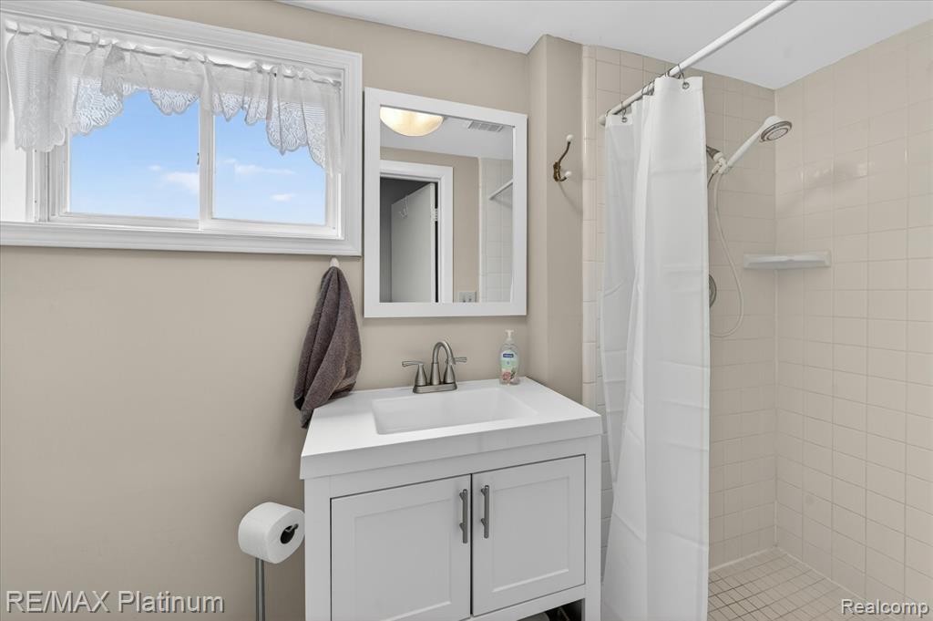 1462 S HUGHES Road, Howell, MI 48843 — Photo 11