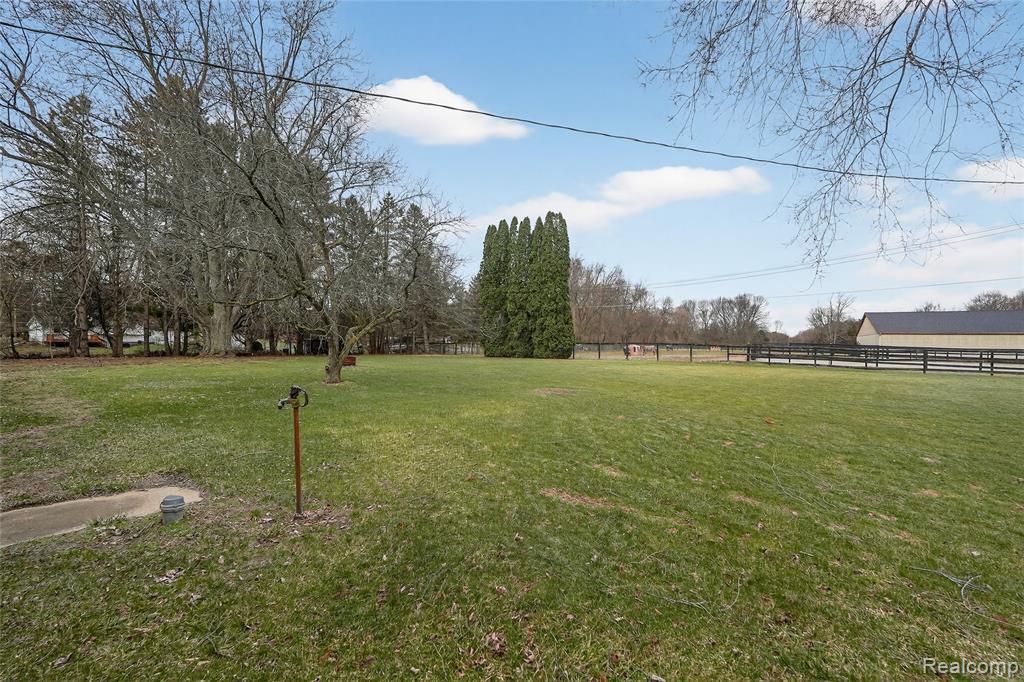 10960 Heather Lane, Whitmore Lake, MI 48189 — Photo 35