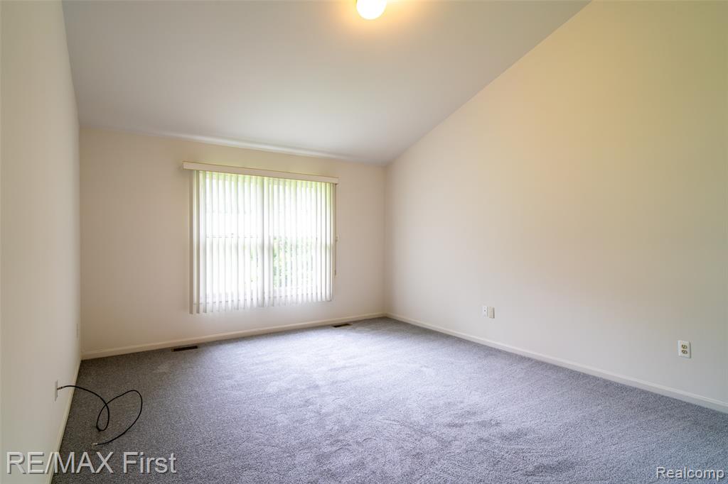 4798 WALNUT CREEK Drive, West Bloomfield, MI — Photo 32